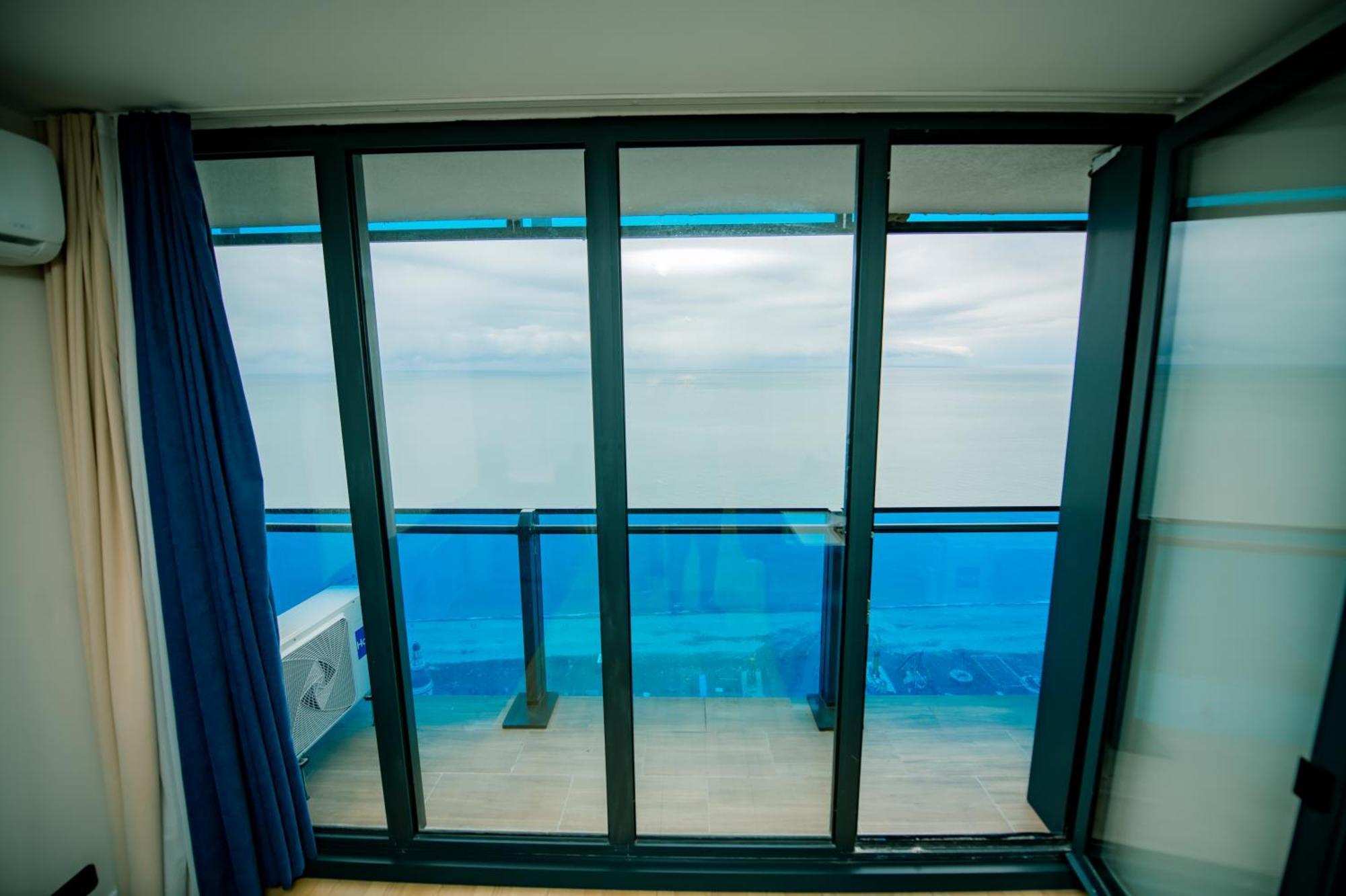 Sea View Apartments In Orbi City Batumi Esterno foto