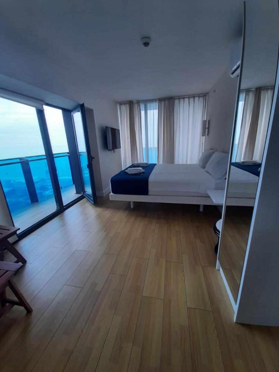 Sea View Apartments In Orbi City Batumi Esterno foto