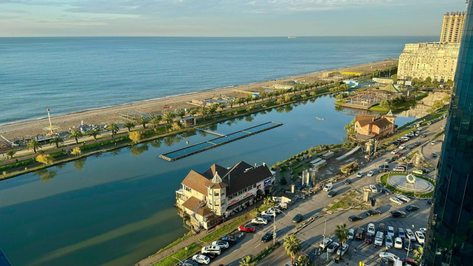 Sea View Apartments In Orbi City Batumi Esterno foto