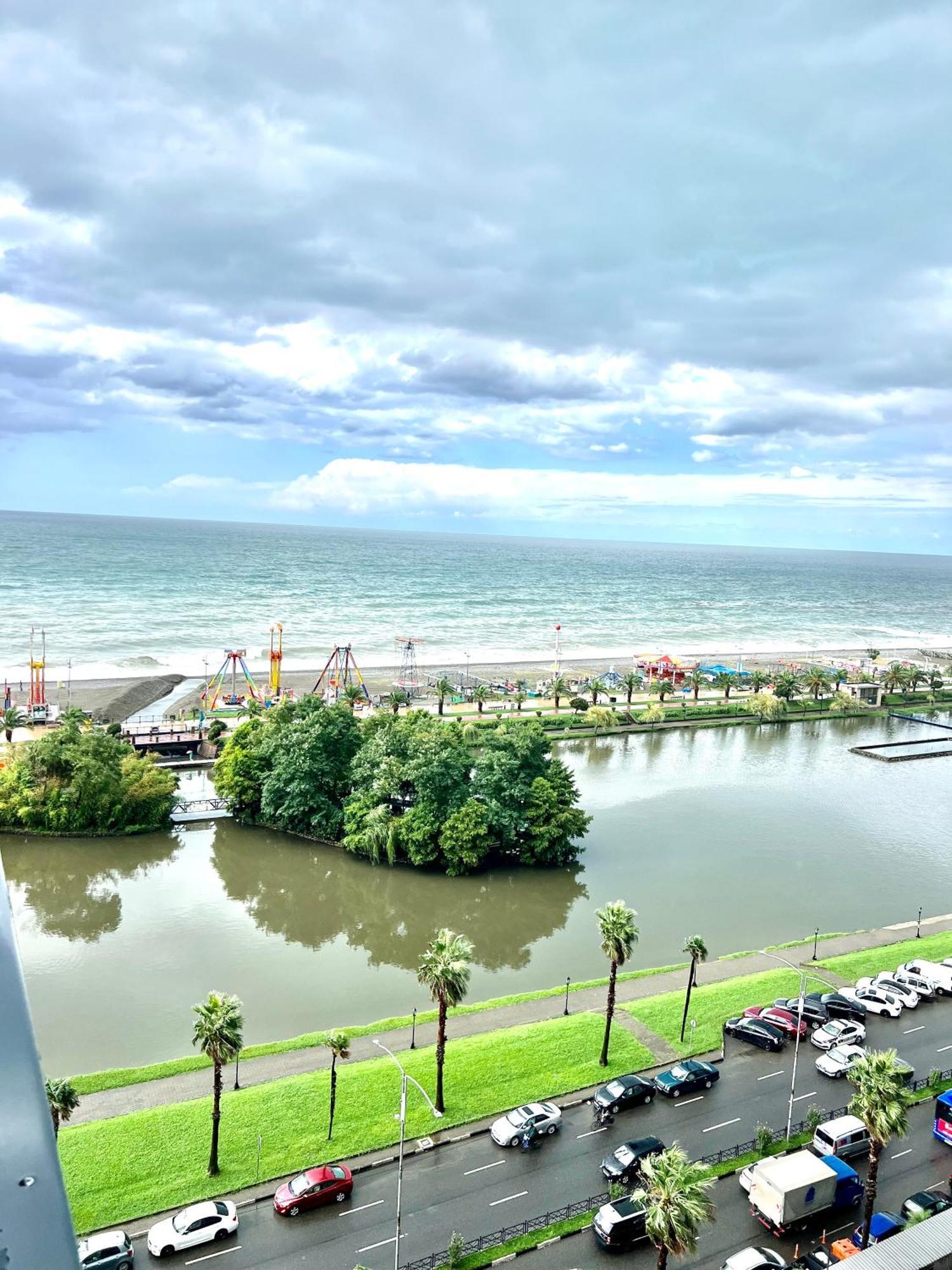 Sea View Apartments In Orbi City Batumi Esterno foto